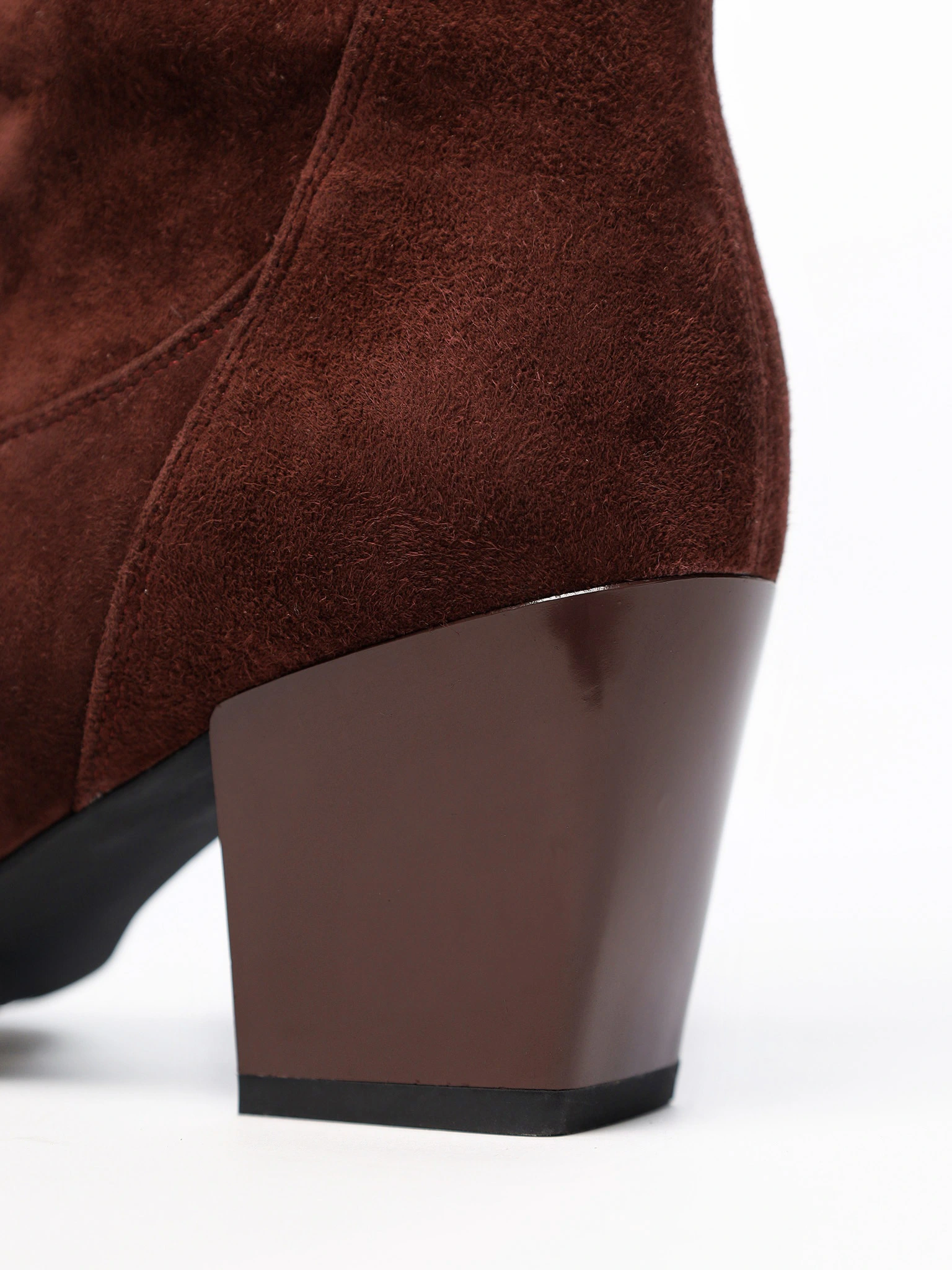 Сапоги бордового цвета на высоком каблуке